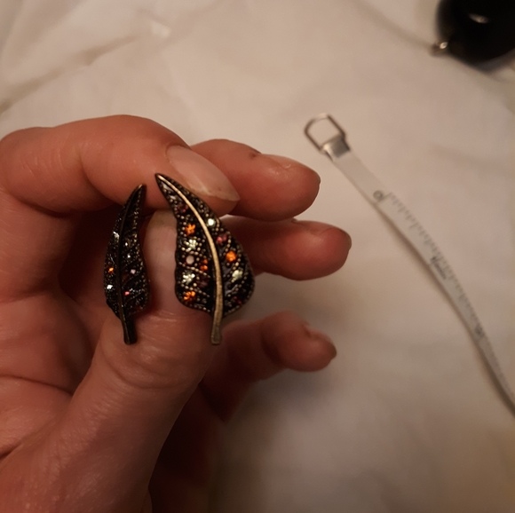 Juled non-precious metal Leaf stud earrings - Picture 1 of 2